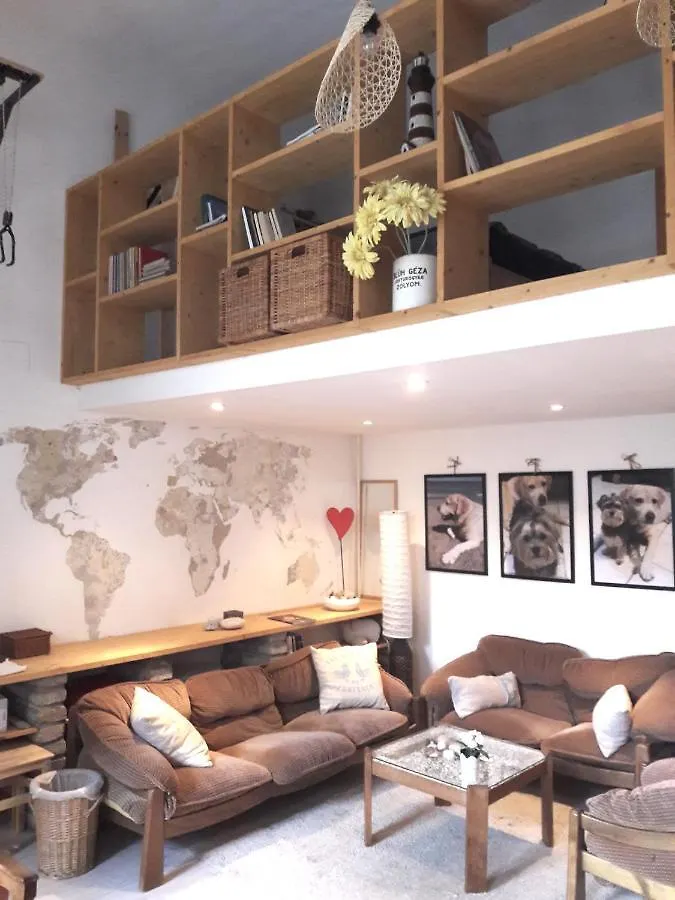 Unique, Homey Apartment With Free Parking In Central Budapest