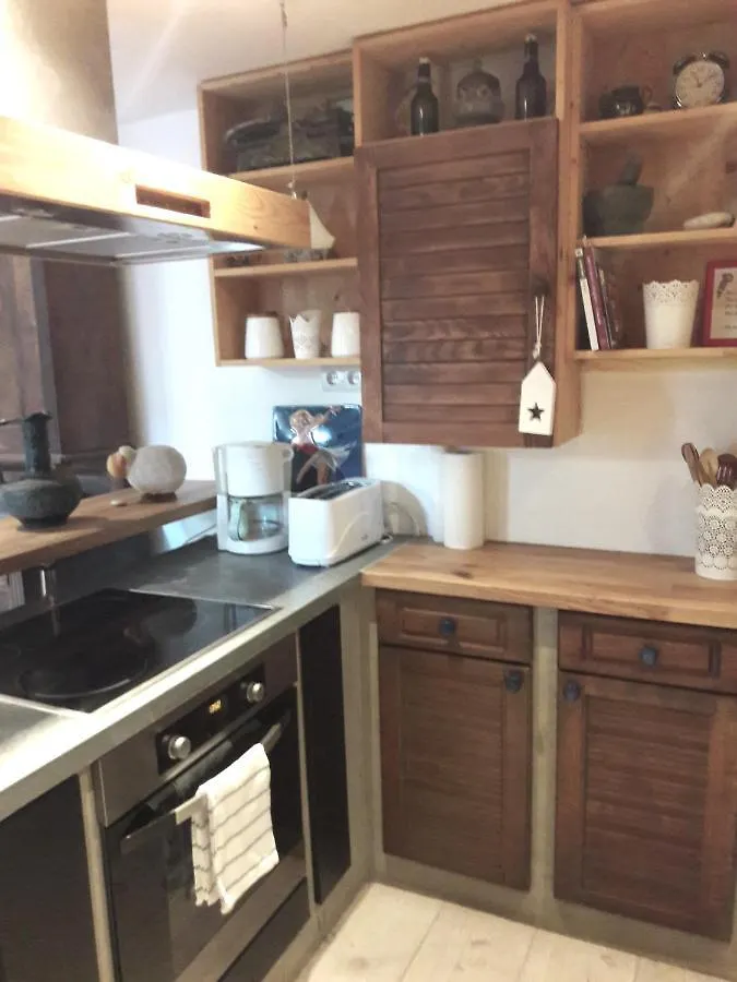 Unique, Homey Apartment With Free Parking In Central Budapest