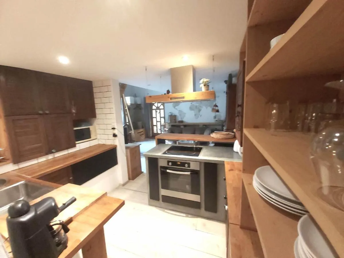 Unique, Homey Apartment With Free Parking In Central Budapest 0*,
