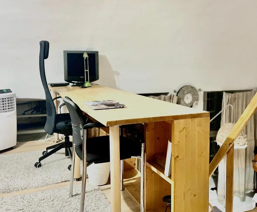 Unique, Homey Apartment With Free Parking In Central Budapest