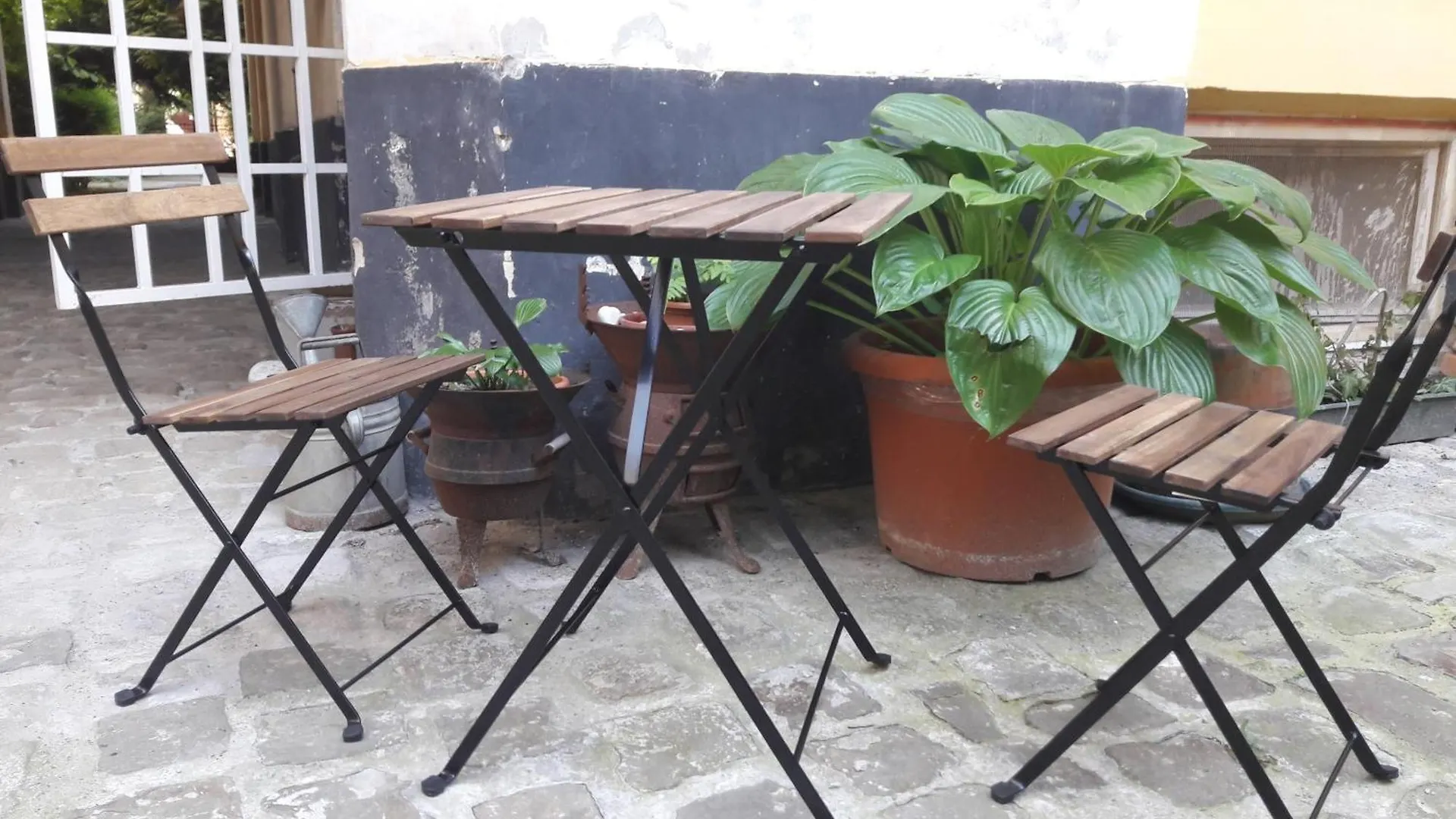 Unique, Homey Apartment With Free Parking In Central Budapest Hungary