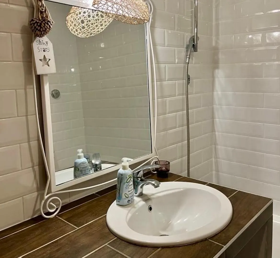 Unique, Homey Apartment With Free Parking In Central Budapest