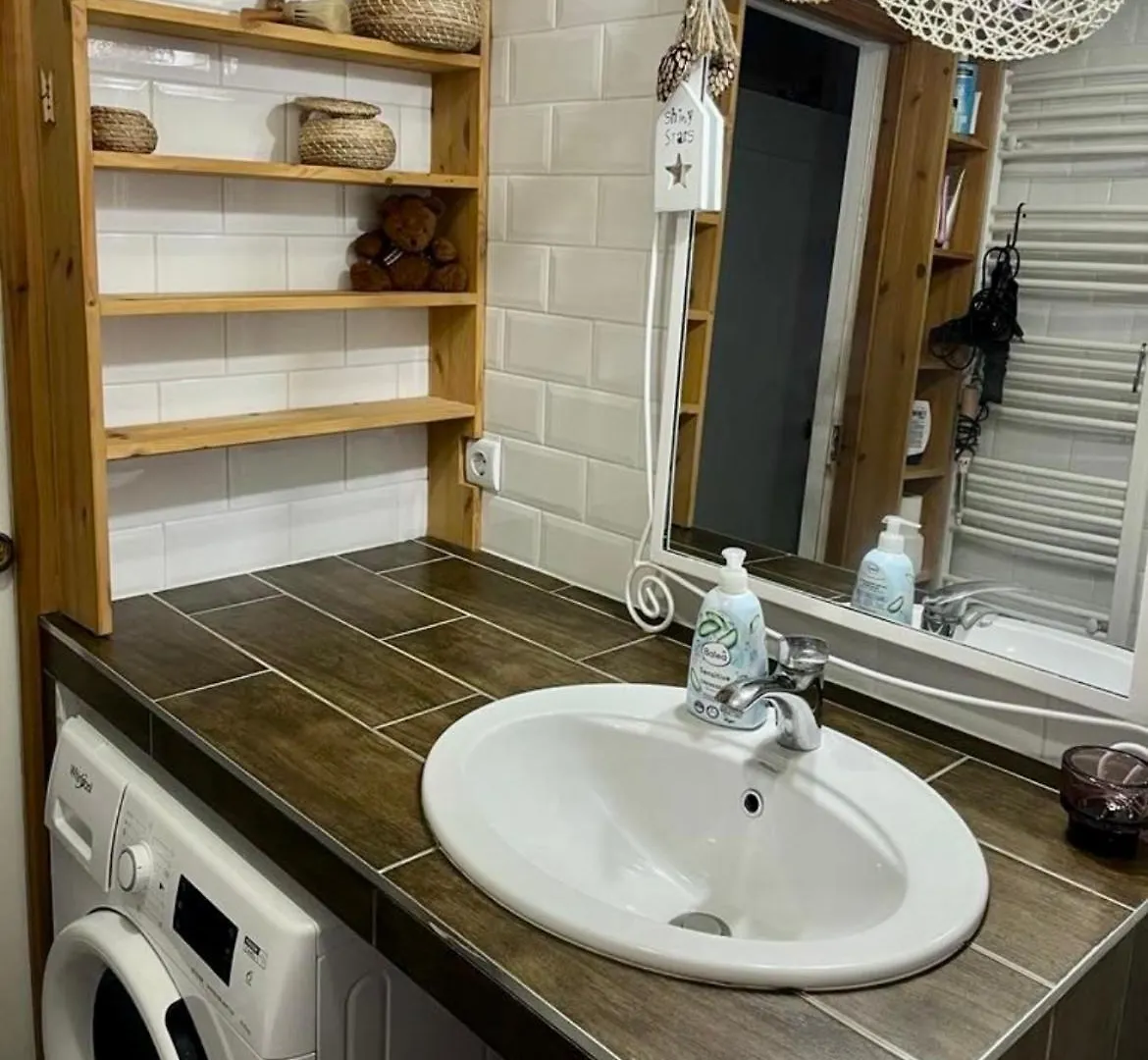 Unique, Homey Apartment With Free Parking In Central Budapest Hungary